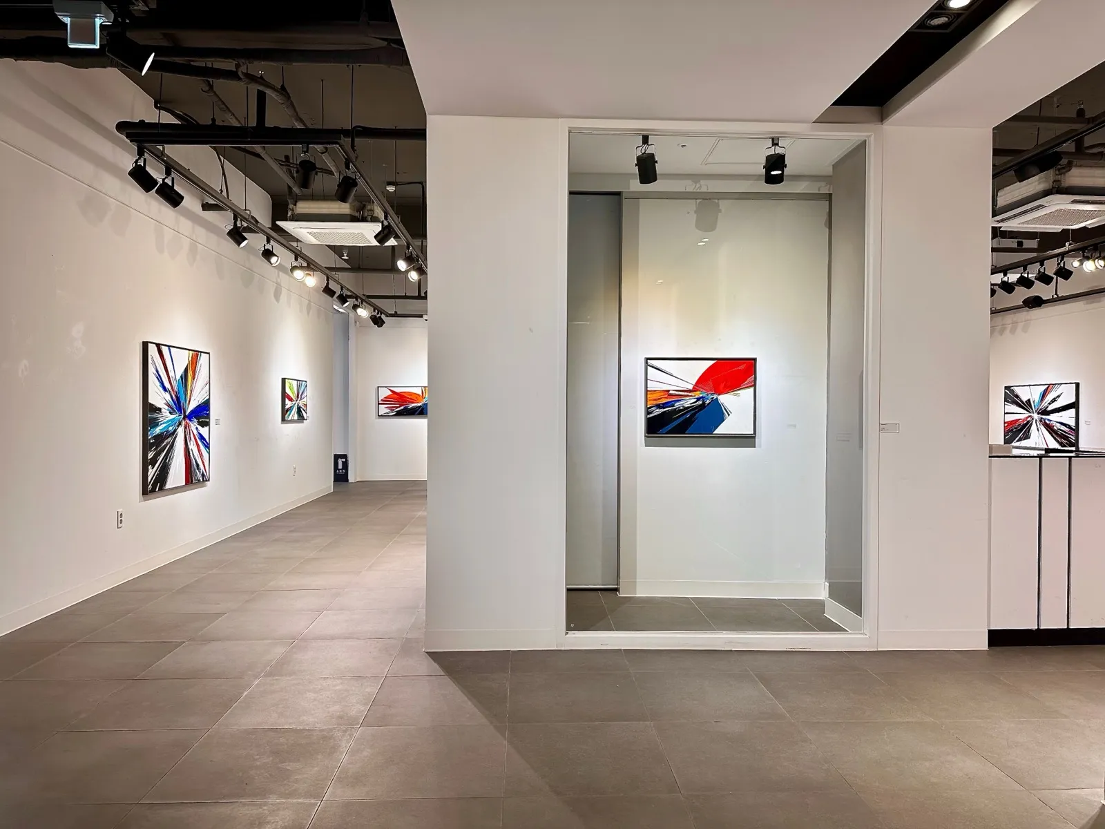The Big Bang : Identity No.2 · BNK부산은행 갤러리 전시 전경 (2) · 강민석 Minseok Kang