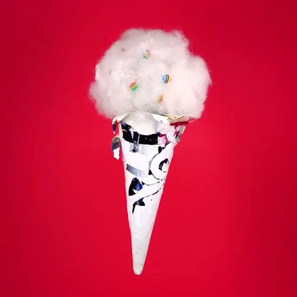 강민석 Minseok Kang, Ice Cream No.63 — 루프로 재생되는 아이스크림 형태의 단채널 영상, Single-channel video
